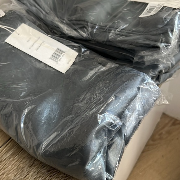 1 hour sale. VINCE, plus size culottes - blue, soft and cozy, drapey capri pants - Picture 5 of 5